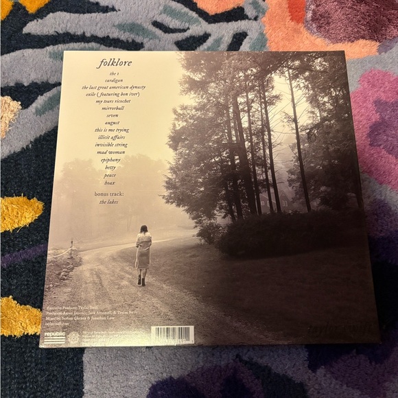 Taylor Swift Folklore vinyl Betty’s Garden variant - Picture 2 of 3